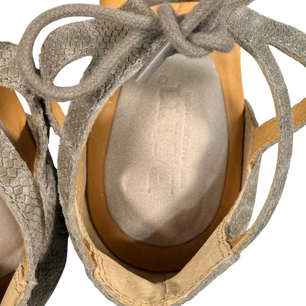 Born‎ Womens 6M Grey Snakeskin Leather Lace Up Gladiator Flat Sandals F17422